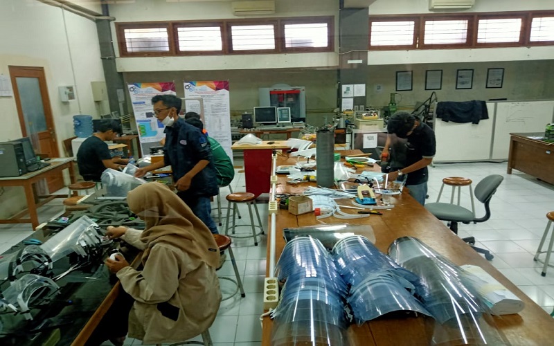 Penuhi APD Tenaga Medis, Mahasiswa Teknik Mesin UNS Produksi 1.000 Face Shield