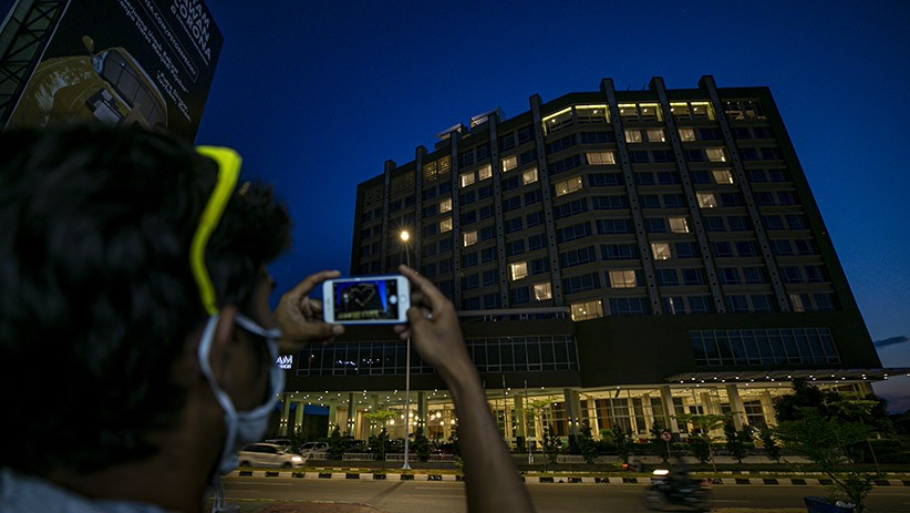 Simbol Cinta terhadap Petugas Medis, Nyala Lampu Hotel di Batam Berbentuk Hati - Bagian 2