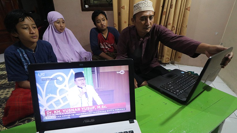Warga Jatim Ikuti Doa dan Zikir Nasional Secara Online - Bagian 1