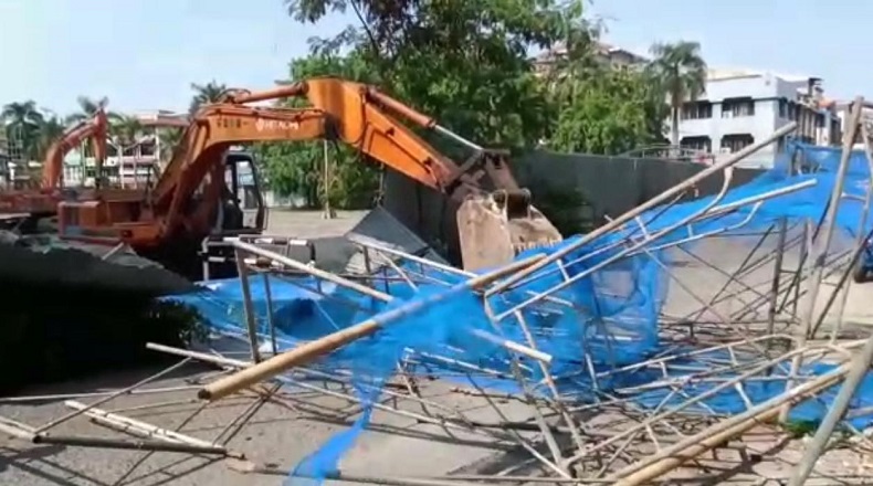 Besi Penyangga Konstruksi Eks Medan Plaza Ambruk, 3 Pekerja Luka-Luka Dilarikan ke RS