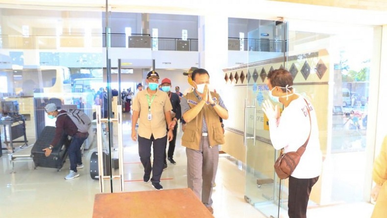 title Gugus Tugas Covid-19 Bali Minta Warga Tak Tolak Karantina Pekerja Migran yang Baru Pulang Gugus Tugas Covid-19 Bali Minta Warga Tak Tolak Karantina Pekerja Migran yang Baru Pulang