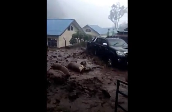 Banjir Bandang dan Longsor di Batang, Jalur Utama 3 Kabupaten Terputus