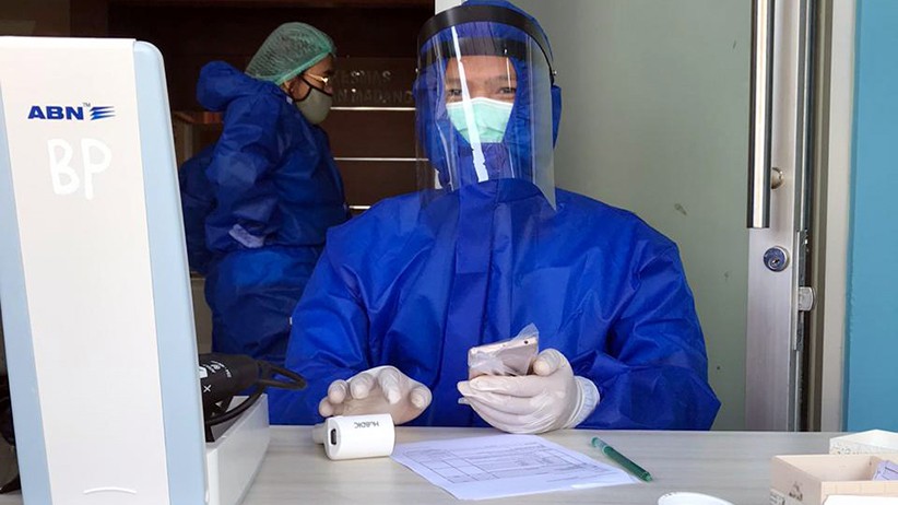 Peduli Pencegahan COVID-19, Jurnalis 4X4 Bagikan APD ke Petugas Medis - Bagian 5