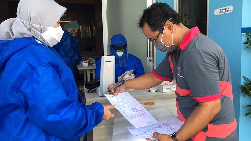 Peduli Pencegahan COVID-19, Jurnalis 4X4 Bagikan APD ke Petugas Medis - Bagian 4