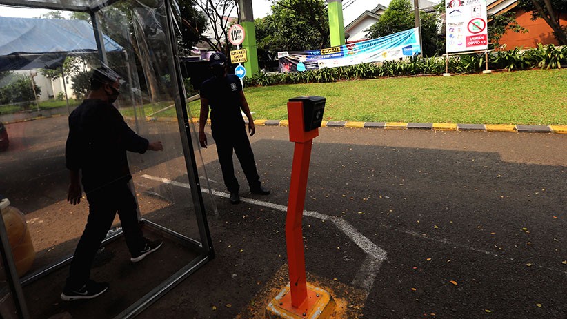 PSBB Hari Kedua di Tangsel, Akses Masuk Perumahan Dijaga Ketat - Bagian 4
