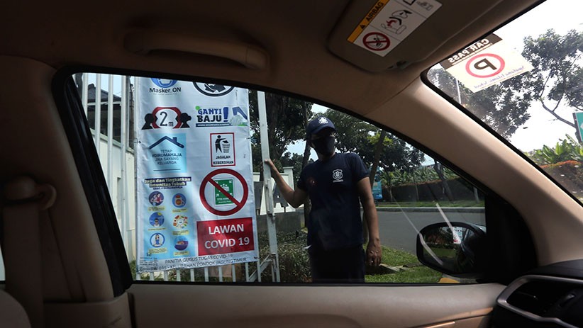 PSBB Hari Kedua di Tangsel, Akses Masuk Perumahan Dijaga Ketat - Bagian 5