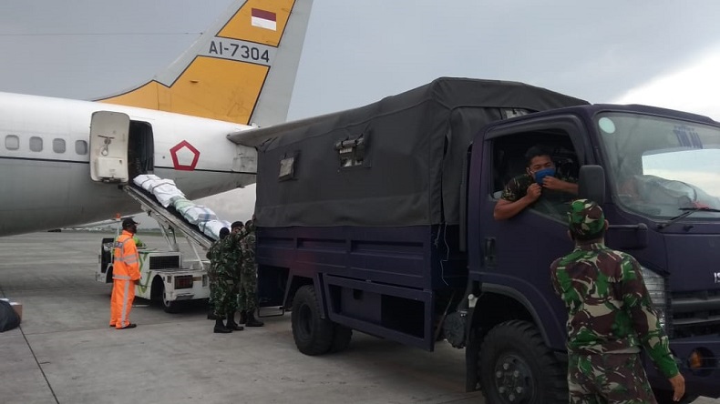 Gugus Tugas PP Covid-19 Distribusikan APD ke Malut dan Maluku dengan Pesawat TNI AU