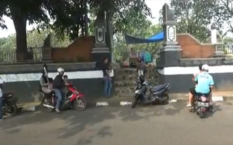 Warga Purwakarta Tetap Gelar Tradisi Ziarah di Tengah Pandemi Corona