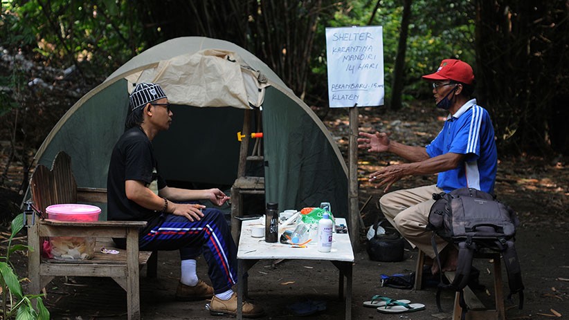 Karantina Mandiri, Pemudik dari Pekanbaru Ini Dirikan Tenda di Pinggir Sungai - Bagian 1