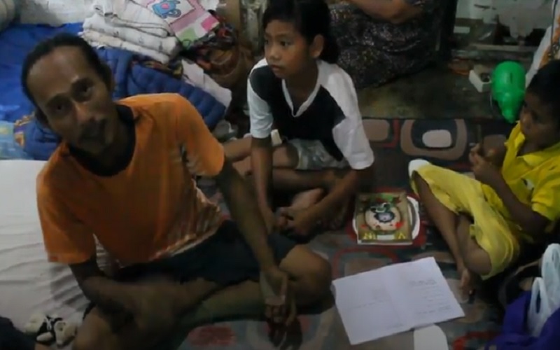 Sepi Pembeli, Pedagang Dawet di Purworejo Jual Perabot Rumah
