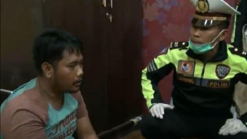 Miris! Pengemudi Truk Bobol Mobil Boks Makanan di Sidoarjo karena Anak Butuh Susu