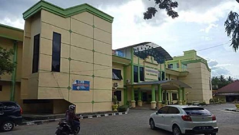 title Video Viral Istri Dampingi Suami Positif Corona, RSUD Massenrempulu Enrekang Disorot Video Viral Istri Dampingi Suami Positif Corona, RSUD Massenrempulu Enrekang Disorot