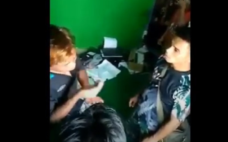 title Viral ABG di Batang Sekap Tetangga di Bawah Tempat Tidur Demi Punya Handphone Viral ABG di Batang Sekap Tetangga di Bawah Tempat Tidur Demi Punya Handphone