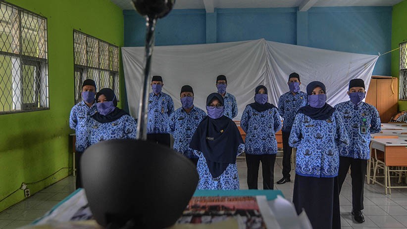 PNS Pemprov Jabar Sujud Syukur usai Dilantik secara Online - Bagian 3