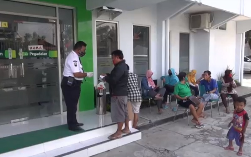 Jelang PSBB, Warga Tegal Ramai-Ramai Gadaikan Emas hingga Elektronik