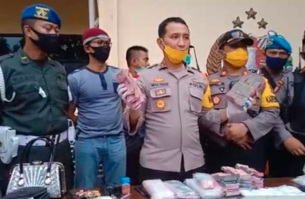Tim Gabungan TNI-Polri Gerebek Kampung Narkoba di Palu, Puluhan Orang Diamankan