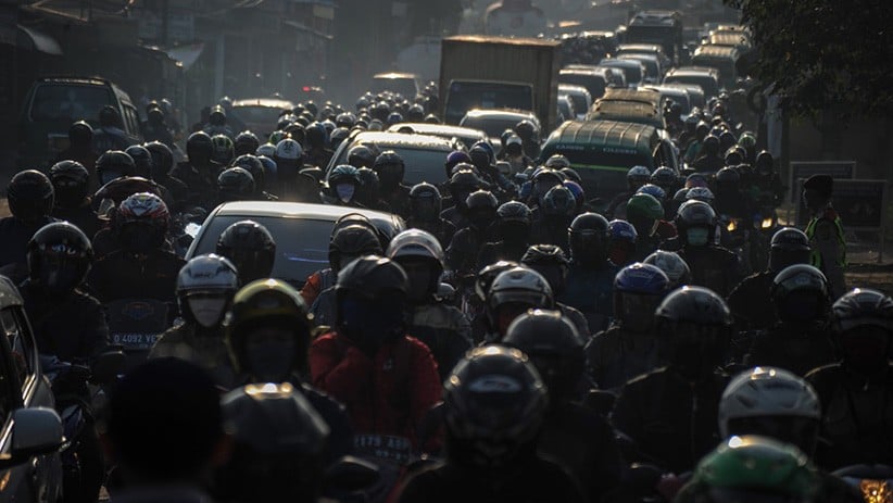 Antrean Ratusan Kendaraan di Titik Pemeriksaan PSBB Perbatasan Kota Bandung - Bagian 1