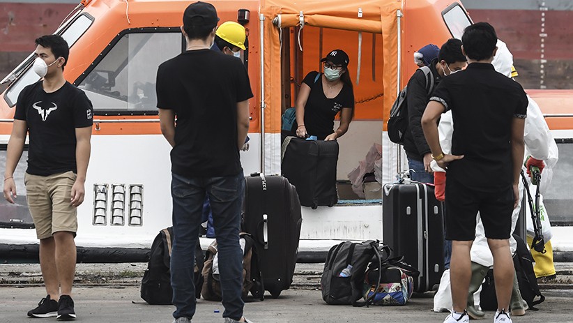 Tiba di Tanjung Priok, 56 WNI ABK MV Arthania Dibawa ke Wisma Atlet Kemayoran - Bagian 3