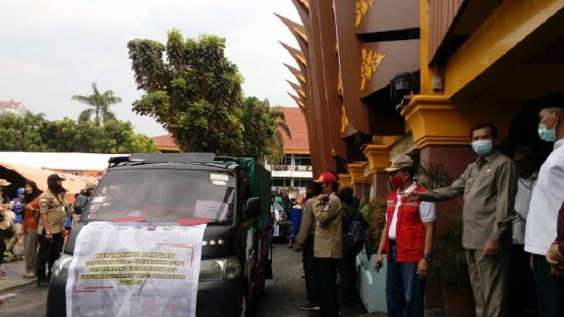 title Pemkot Pekanbaru Bagikan 15.625 Paket Sembako untuk Warga Miskin Terdampak Covid-19 Pemkot Pekanbaru Bagikan 15.625 Paket Sembako untuk Warga Miskin Terdampak Covid-19