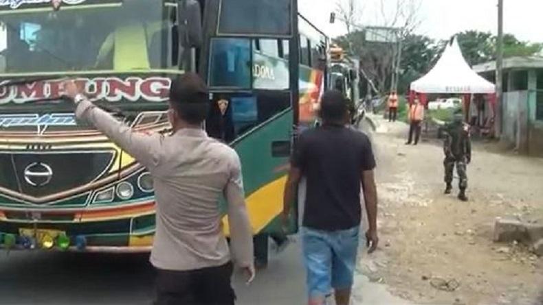 Alasan Kangen Keluarga, Kernet Bus Memelas saat Diminta Polisi Putar Balik ke Jakarta