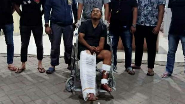 title Kabur saat Pengembangan Kasus, Kaki Pembobol SD di Makassar Ditembus 4 Peluru Kabur saat Pengembangan Kasus, Kaki Pembobol SD di Makassar Ditembus 4 Peluru