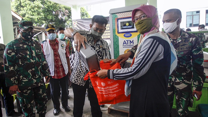 Kementan Sebar ATM Beras Gratis di Sejumlah Kodim Wilayah Jabodetabek - Bagian 2