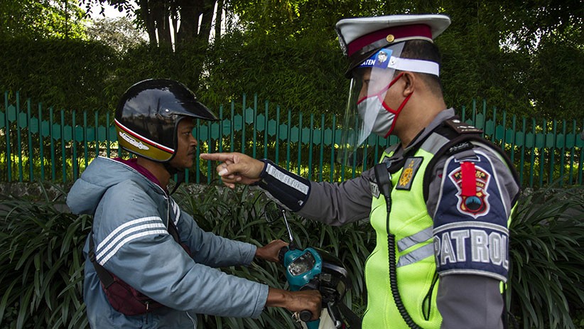 Polisi Awasi Pintu Masuk Perbatasan Jawa Tengah-Yogyakarta - Bagian 2