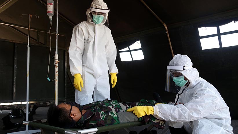 Prajurit Marinir Evakuasi Pasien Covid-19 - Bagian 1