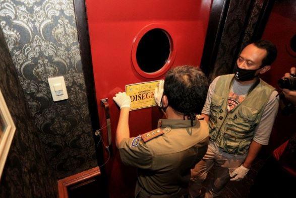 title Melebihi Batas Jam Operasional, 20 Toko di Bandung Ditutup Paksa Melebihi Batas Jam Operasional, 20 Toko di Bandung Ditutup Paksa