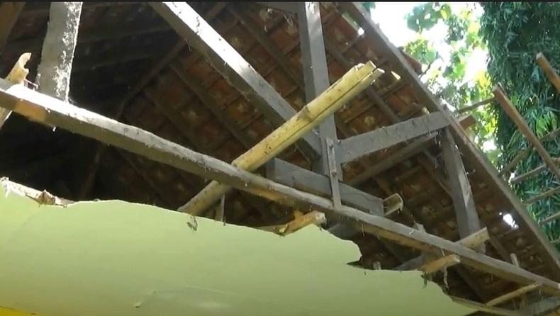 Dimakan Usia, 1 Ruang Kelas di Situbondo Tiba-Tiba Ambruk