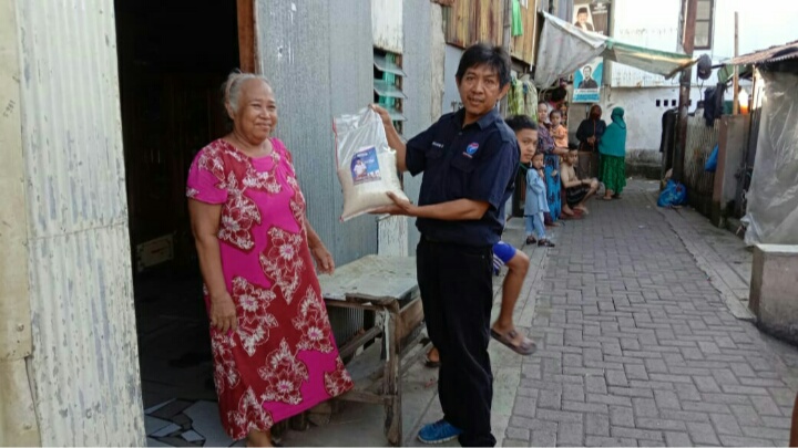 Peduli Masyarakat Terdampak Covid-19, Perindo Sulsel Bagikan 200 Paket Beras di Makassar