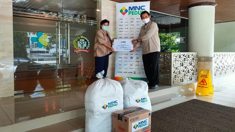 MNC Peduli Salurkan APD dan Masker untuk RS Kanker Dharmais