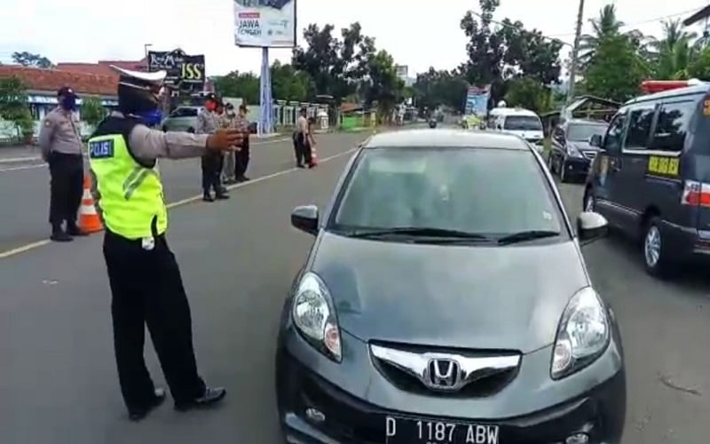 Ganjar Pranowo Terima Laporan Modus Warga Mudik Sembunyi di Kontainer