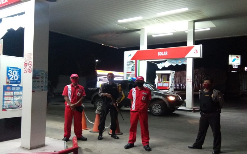 Ramadan di Tengah Corona, Polisi Bersenjata Patroli Keliling Kota