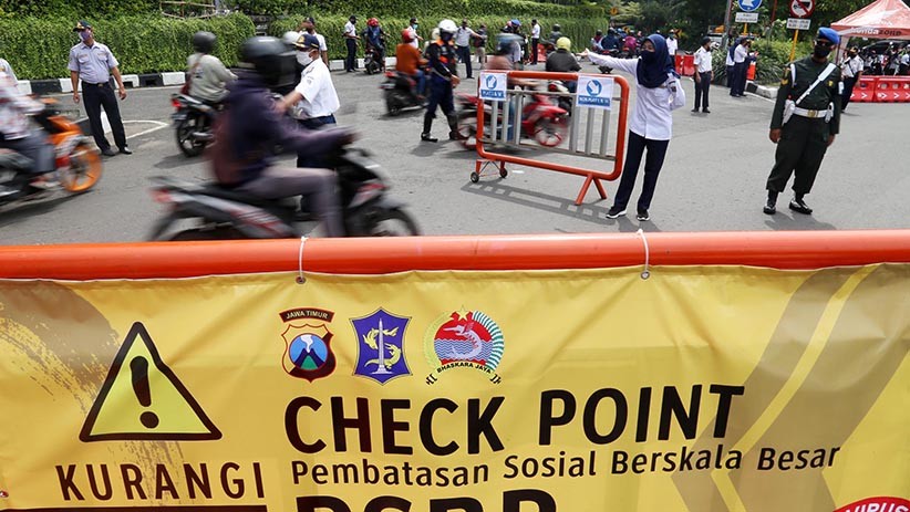 Pantauan Hari Pertama PSBB di Surabaya, Lalu Lintas Macet - Bagian 3
