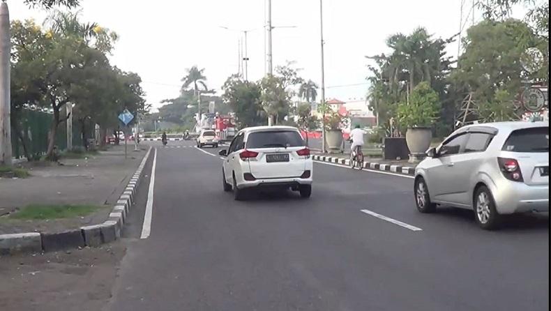 Hari Pertama PSBB di Sidoarjo, Masih Banyak Pengendara Motor Boncengan