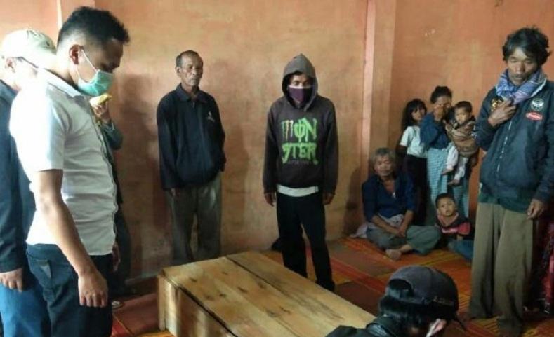 title Diduga Frustasi, Pria di Humbahas Nekat Bunuh Diri Minum Cairan Pestisida Diduga Frustasi, Pria di Humbahas Nekat Bunuh Diri Minum Cairan Pestisida