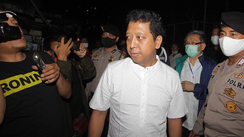 Senyum Romahurmuziy saat Bebas dari Penjara - Bagian 2