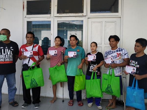Belum Terima Bantuan, Atlet Difabel Dapat Paket Sembako dari Anggota DPR RI