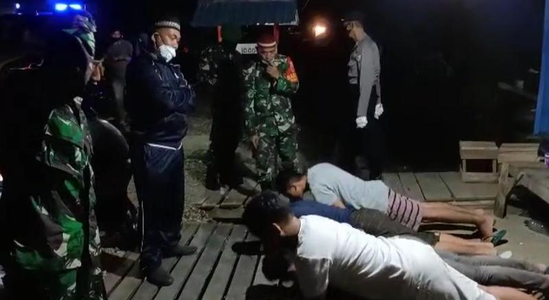 Tidak Terapkan Phisical distancing, Warga Lembang Dihukum Push Up