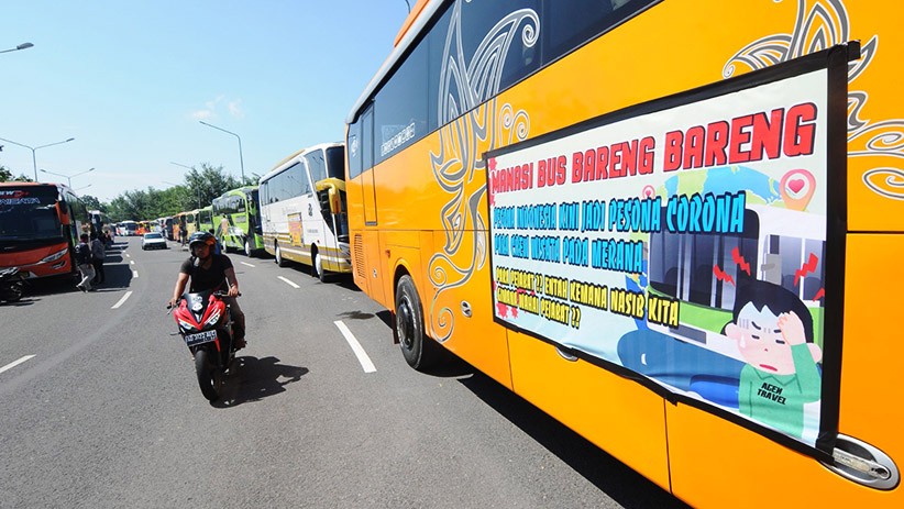 Larangan Mudik, Para Sopir Gelar Aksi Solidaritas Memanasi Mesin Bus Bareng - Bagian 2