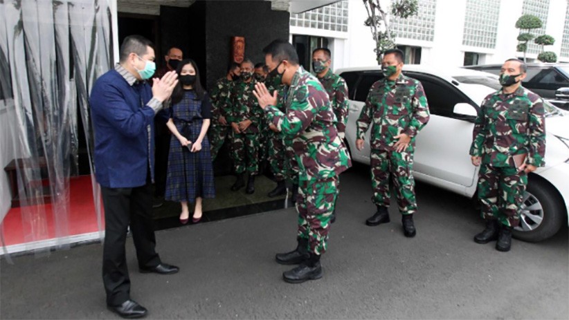 MNC Peduli Serahkan 30.000 APD untuk Bantu Tenaga Medis RSAD Melawan Covid-19 - Bagian 4