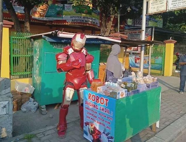 Cerita Iron Man di Cirebon Terdampak Corona, Beralih Jualan Takjil Ramadan