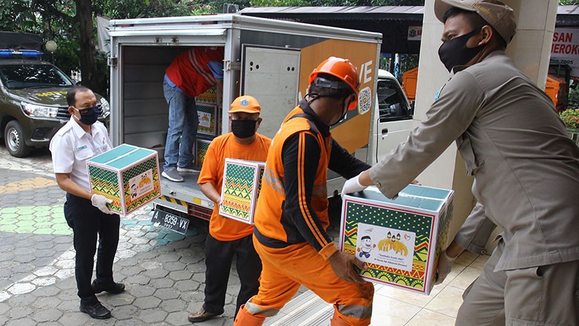 KAI DAOP 1 Jakarta Salurkan Sembako untuk Warga Terdampak Covid-19 - Bagian 2