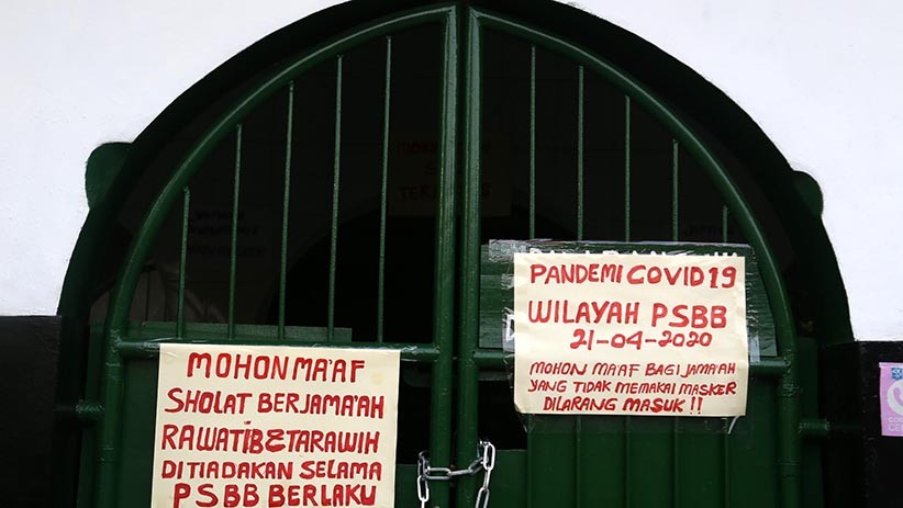 Cegah Penyebaran Corona, Akses Masuk Permukiman Warga di Surabaya Diperketat - Bagian 5