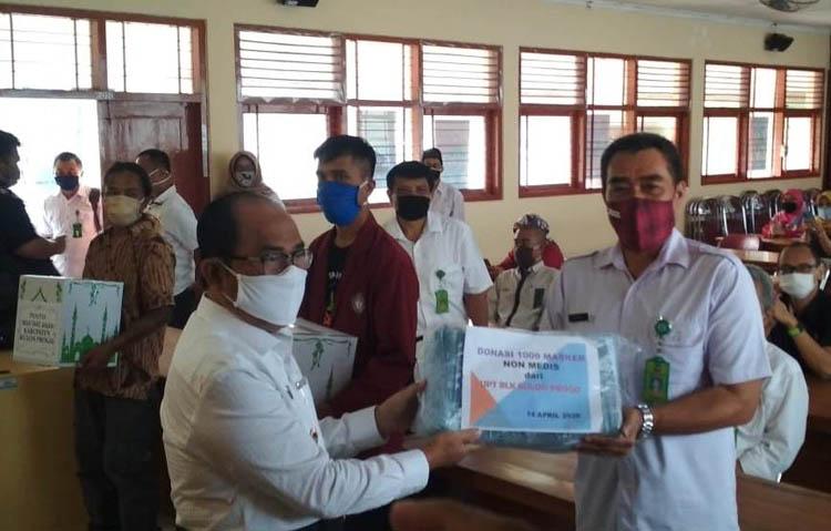 title Tak Ada Aksi Turun ke Jalan, Buruh di Kulonprogo Salurkan Sembako dan Masker Peringati May Day Tak Ada Aksi Turun ke Jalan, Buruh di Kulonprogo Salurkan Sembako dan Masker Peringati May Day