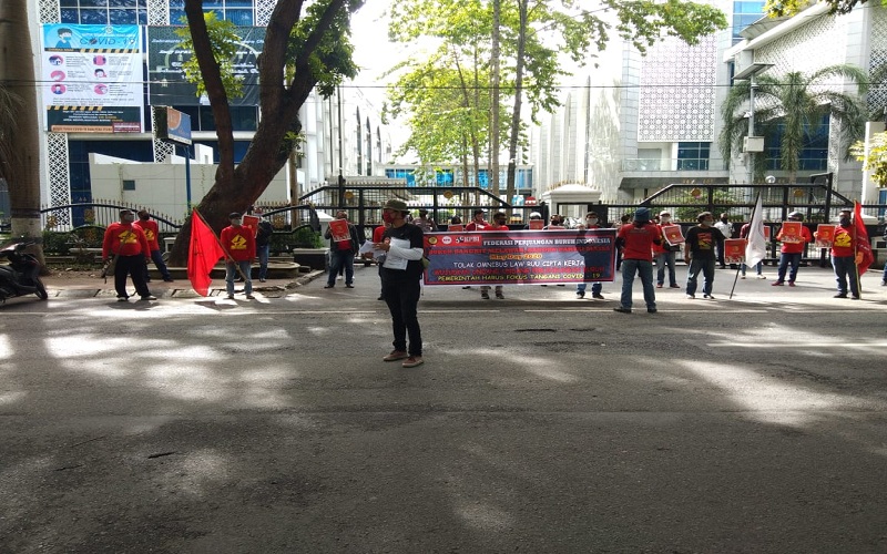 title Badan Pekerja Daerah Sumut: Pandemi Covid-19 Jangan Dijadikan Alasan PHK Buruh Badan Pekerja Daerah Sumut: Pandemi Covid-19 Jangan Dijadikan Alasan PHK Buruh