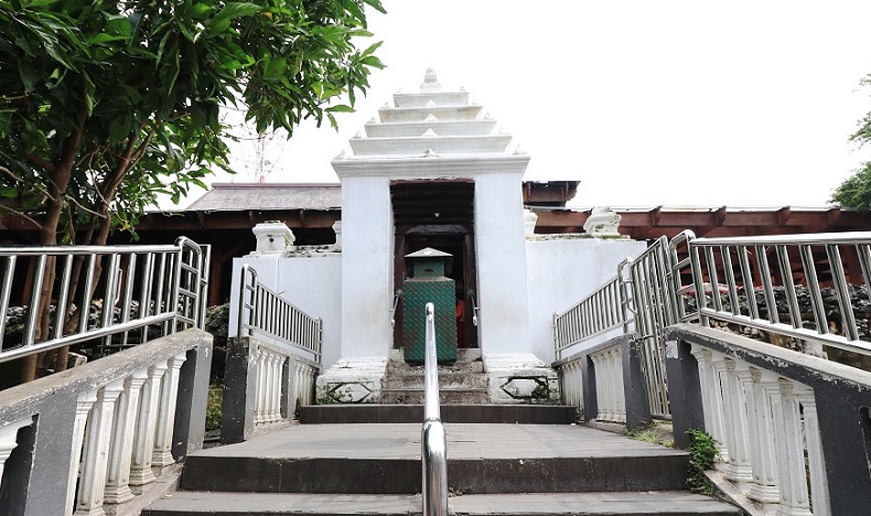title Kisah Giri Kedaton, Pesantren yang Berubah Jadi Kerajaan Islam Berpengaruh di Gresik Kisah Giri Kedaton, Pesantren yang Berubah Jadi Kerajaan Islam Berpengaruh di Gresik