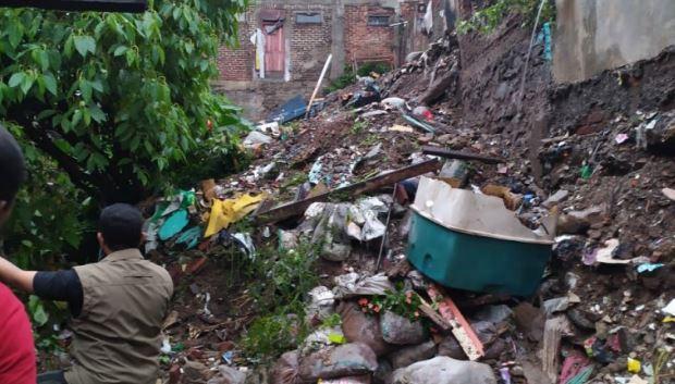 title Kali Cikakak Meluap Akibat Tertimbun Longsor, 197 Rumah di Bandung Tergenang Banjir Kali Cikakak Meluap Akibat Tertimbun Longsor, 197 Rumah di Bandung Tergenang Banjir