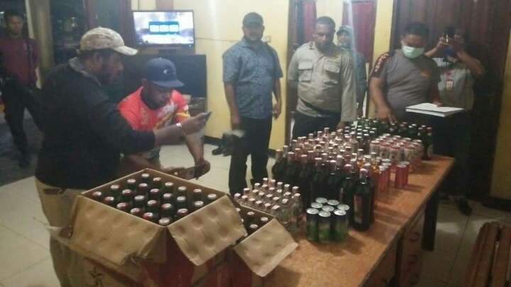 Penjual Miras Ilegal di Jayapura Ditangkap Polisi Gegara Pelanggan Bongkar Rahasia ke Kepala Distrik